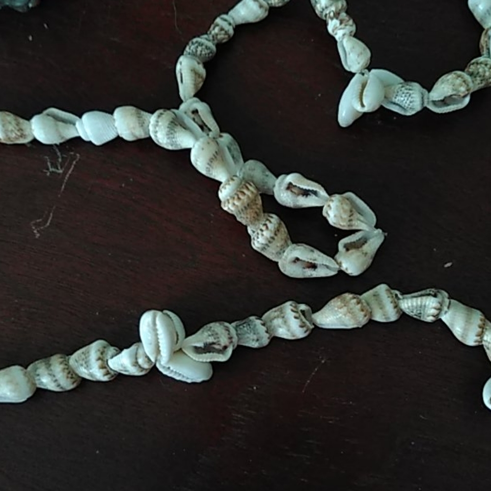 Shell necklace Hand crafted 36" - Picture 3 of 3